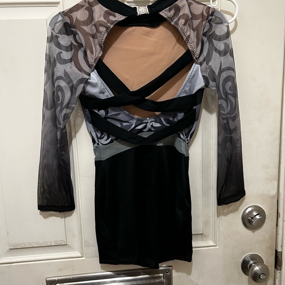 Dance costume - Picture 2 of 2